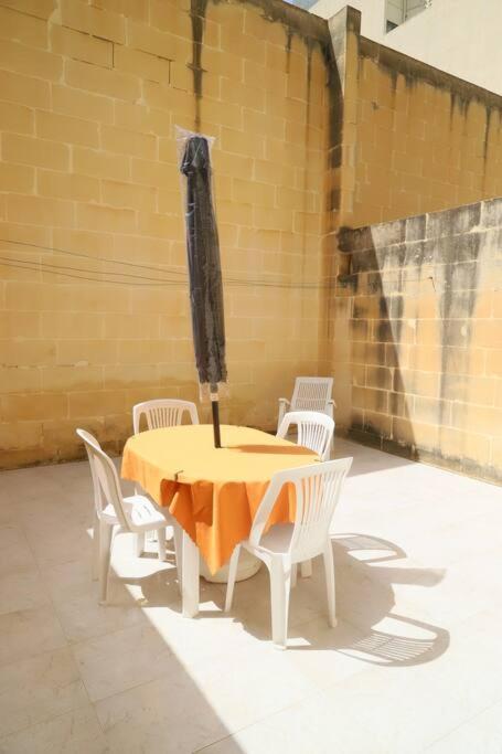 Seaside Serenity - A Lovely Apartment With Views Mellieħa Esterno foto